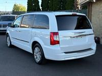 2015 Chrysler Town & Country Touring L Wagon - ONLY 58K MILES!!! VAN IN BEAVERTON - Image 6