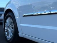 2015 Chrysler Town & Country Touring L Wagon - ONLY 58K MILES!!! VAN IN BEAVERTON - Image 7