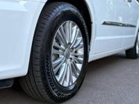 2015 Chrysler Town & Country Touring L Wagon - ONLY 58K MILES!!! VAN IN BEAVERTON - Image 9