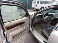 2009 Mercury Grand Marquis LS - ONLY 34K ORIGINAL MILES! GRAND MARQUIS IN BEAVERTON - Image 8