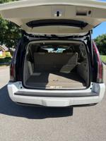 2018 Cadillac Escalade ESV 4x4 Norman - Image 10