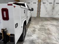 2018 Ford F250 XL Extended Cab 4wd Utility Bed Mid TN - Image 9