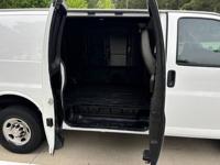2020 Chevrolet Express-118kmiles otp east - Image 8
