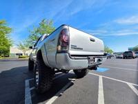 2007 Toyota Tacoma V6 4X4 TRD / ICON SUSPENSION LIFT / NEW TIRES + M M Investment Cars - Portland - Image 10