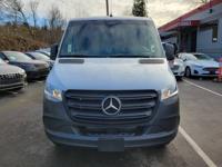 2023 Mercedes Sprinter 2500 144 WB Cargo Van Under Warranty! Bellevue - Image 3