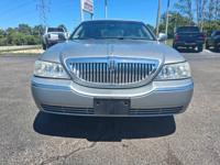 2006 LINCOLN TOWN CAR WAUKEGAN, ILLINOIS - Image 3