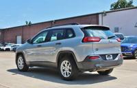 2016 Cherokee Sport - Image 10