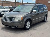 2010 Chrysler Town and Country Touring Warr Acres - Image 3