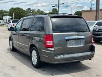 2010 Chrysler Town and Country Touring Warr Acres - Image 4