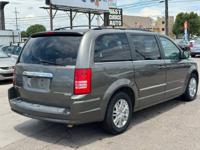 2010 Chrysler Town and Country Touring Warr Acres - Image 5