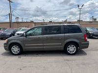2010 Chrysler Town and Country Touring Warr Acres - Image 7