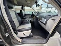 2010 Chrysler Town and Country Touring Warr Acres - Image 10
