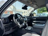 2018 TOYOTA TUNDRA SR5 4.6 LITER V8 LOADED WE FINANCE FEASTERVILLE - Image 10