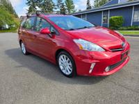 2012 TOYOTA PRIUS V FIVE Low miles ! Serviced ! Lynnwood - Image 4