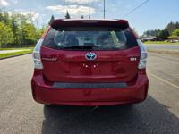 2012 TOYOTA PRIUS V FIVE Low miles ! Serviced ! Lynnwood - Image 7