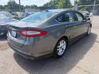 2013 Ford Fusion SE *Rebuilt engine and trans* Warranty included - Image 4