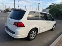 2009 Volkswagen Routan SEL 77k miles 1 owner Oceanside - Image 4