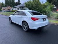 2012 Chrysler 200 white PORTLAND - Image 4