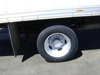 2010 Ford F550 LIFTGATE 20' Box Truck Cargo Van Utility Ex-Gov 27,000 MILES! ONLY 27,000 ORIGINAL LOW MILES! WOW LOW LOW MILES! - Image 9