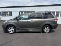 2013 Toyota Sienna XLE HANDICAP WHEELCHAIR RAMP VAN w/EZ-LOCK 106K Philadelphia - Image 9