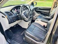 2016 Chrysler town and country 7 seater Leather and sunroof Our website is Motorhubnj.com - Image 9