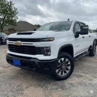 2025 CHEVROLET SILVERADO 2500HD CUSTOM WITH ONLY 14K MILES!! WE FINANCE YOUR FUTURE NOT YOUR CREDIT - Image 2