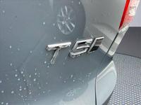 2022 Volvo XC40 AWD All Wheel Drive T5 Momentum SUV Est. payment OAC† - Image 10