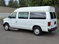 2013 Ford Econoline E150 Wheelchair Van -1 OWNER / 44 RECORDS / 40K MI Wheeelchair van in beaverton - Image 4
