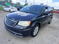 2014 Chrysler Town and Country Touring C - Image 2