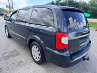 2014 Chrysler Town and Country Touring C - Image 4