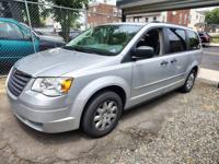 2008 Chrysler Town and Country, cold ac, 3rd row, runs good! Olney, Philly - Image 2