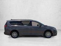 2022 Chrysler Pacifica Touring L AUTONATION Call (904) 329-7804 or MESSAGE/CHAT to confirm availability - Image 5