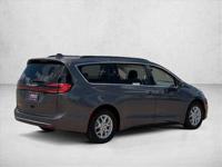 2022 Chrysler Pacifica Touring L AUTONATION Call (904) 329-7804 or MESSAGE/CHAT to confirm availability - Image 6