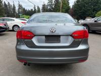 **2012** VOLKSWAGEN JETTA SE AUTO. Blend of Practicality & Style! Lynnwood - Image 5