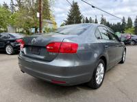 **2012** VOLKSWAGEN JETTA SE AUTO. Blend of Practicality & Style! Lynnwood - Image 6