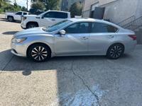 2017 Nissan Altima - 33k miles, Leather, Navigation, Sunroof - Image 3