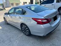 2017 Nissan Altima - 33k miles, Leather, Navigation, Sunroof - Image 4