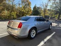 2015 Chrysler 300 Limited 4dr Sedan + Starz Automotive Group - Image 7