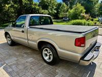 2000 CHEV S-10 ONLY 74,000 MILES NICEST ONE WE HAVE EVER SEEN!!! STAMFORD - Image 5