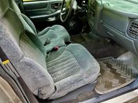 2000 CHEV S-10 ONLY 74,000 MILES NICEST ONE WE HAVE EVER SEEN!!! STAMFORD - Image 8