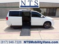 17 DODGE GRAND CARAVAN SXT MOBILITY HANDICAP WHEELCHAIR POWER RAMP VAN Irving, TX - Image 2