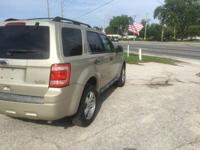 2010 Ford Escape XLT - Image 9
