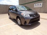 19 TOYOTA SIENNA LE HANDICAPPED WHEELCHAIR MOBILITY POWER RAMP VAN Irving, TX - Image 4