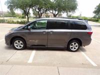 19 TOYOTA SIENNA LE HANDICAPPED WHEELCHAIR MOBILITY POWER RAMP VAN Irving, TX - Image 6