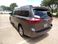 19 TOYOTA SIENNA LE HANDICAPPED WHEELCHAIR MOBILITY POWER RAMP VAN Irving, TX - Image 7