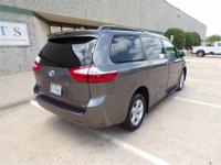 19 TOYOTA SIENNA LE HANDICAPPED WHEELCHAIR MOBILITY POWER RAMP VAN Irving, TX - Image 8