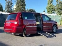 2015 Chrysler Town & Country Touring L - WHEELCHAIR VAN / LOW MILES! Wheelchair Van In Beaverton - Image 4