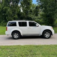 2012 Nissan Pathfinder S Nashville - Image 5
