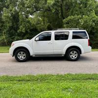 2012 Nissan Pathfinder S Nashville - Image 10