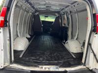2018 Chevrolet Express g2500 3dr Cargo Van otp east - Image 4